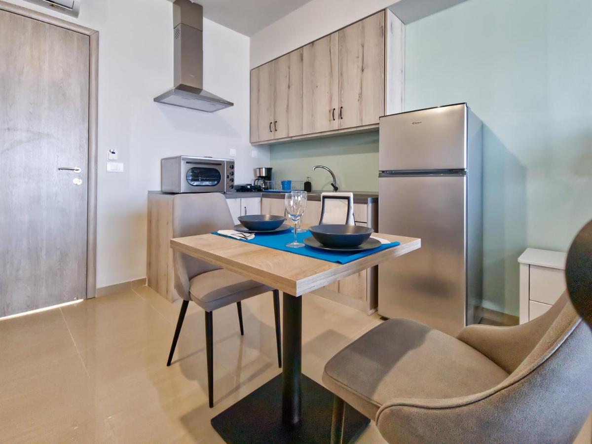 Epipleon Luxury Suites -106- Δωμάτιο 40Τμ Με Βεράντα 45Τμ Μπροστά Στην Θάλασσα Нафпактос Экстерьер фото