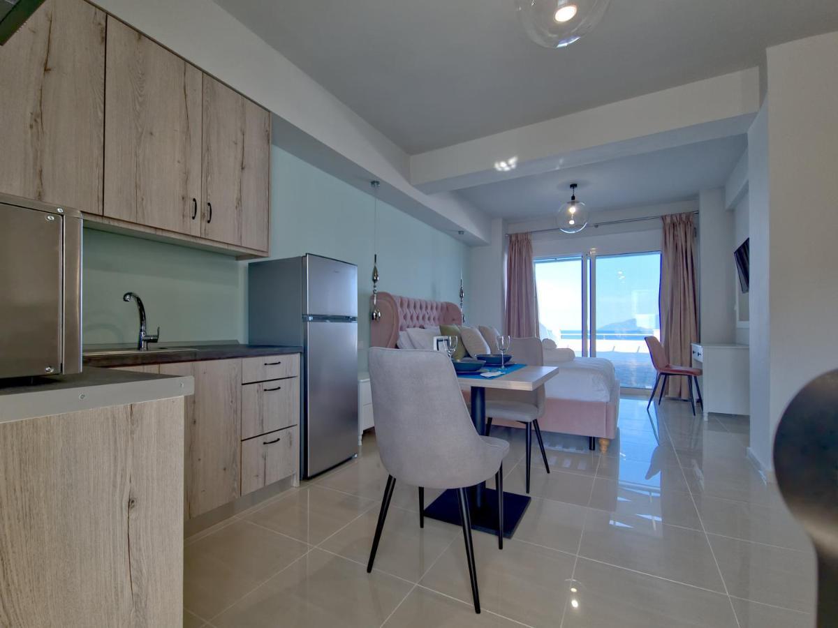 Epipleon Luxury Suites -106- Δωμάτιο 40Τμ Με Βεράντα 45Τμ Μπροστά Στην Θάλασσα Нафпактос Экстерьер фото